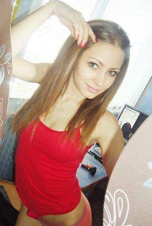 Dayna, 20 | California Casual Dating for Mature Men