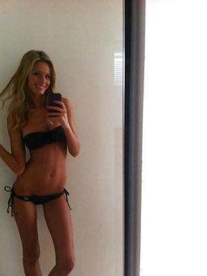 Photo of Sylvia (18) from Pennsylvania dating profile