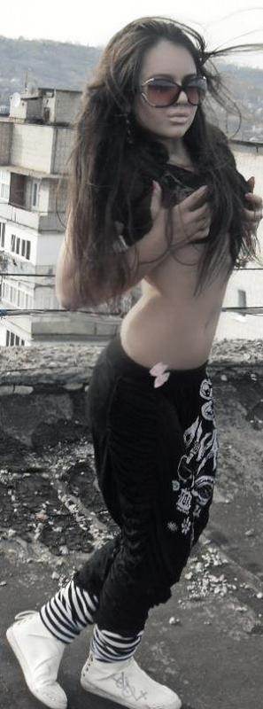 Carlie (29), Ontario adult dating profile image