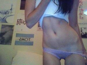 Meet Julie (19) from New York | Explicit Casual Dating