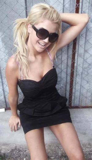 Meet Roxanne (27) from Michigan | Explicit Casual Dating