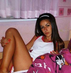 Raven, 28, Arizona | No-Nonsense Hookup Profile