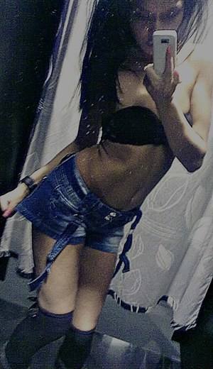 Emerald, 25, Florida | No-Nonsense Hookup Profile