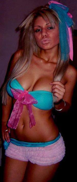Meet Martha (27) from Florida | Explicit Casual Dating