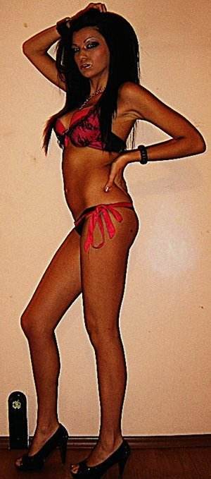 Luz, 19, profile image for Michigan dating page