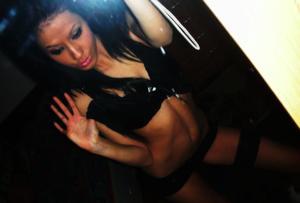 Mahalia from Monteview, Idaho is looking for adult webcam chat