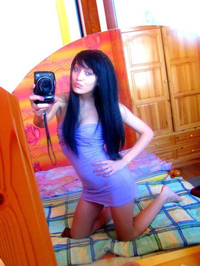 Dominica from Watsonville, California is looking for adult webcam chat