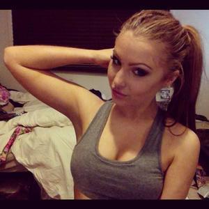 Vannesa from Forest City, Illinois is looking for adult webcam chat