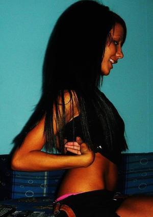 Claris from Portsmouth, Rhode Island is looking for adult webcam chat