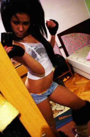 Hazel from Alabama is looking for adult webcam chat