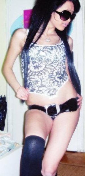 Cammie from Prague, Oklahoma is looking for adult webcam chat