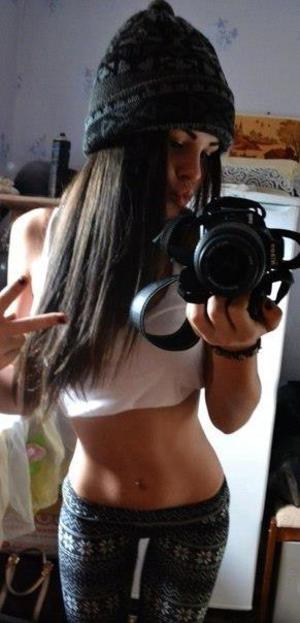 Deedee from Fingerville, South Carolina is looking for adult webcam chat