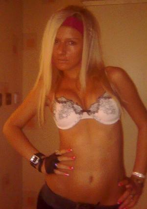 Jacklyn from Buxton, North Dakota is looking for adult webcam chat