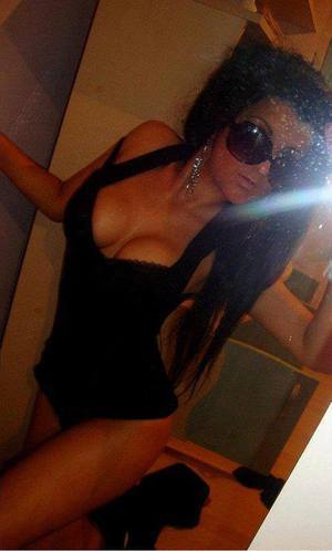 Elenore from North Stonington, Connecticut is looking for adult webcam chat