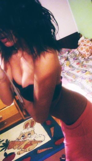 Jacklyn from Brewster, Kansas is looking for adult webcam chat