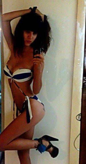 Vicenta from Marquette, Wisconsin is looking for adult webcam chat